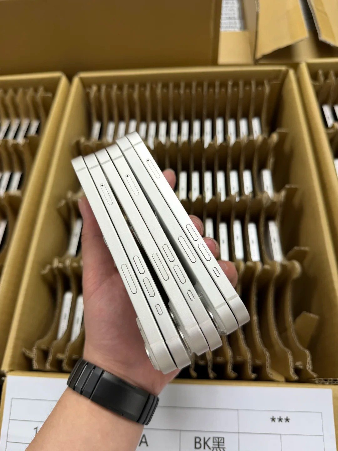 Used iPhone buying guides for quality checks, condition grading, and wholesale testing