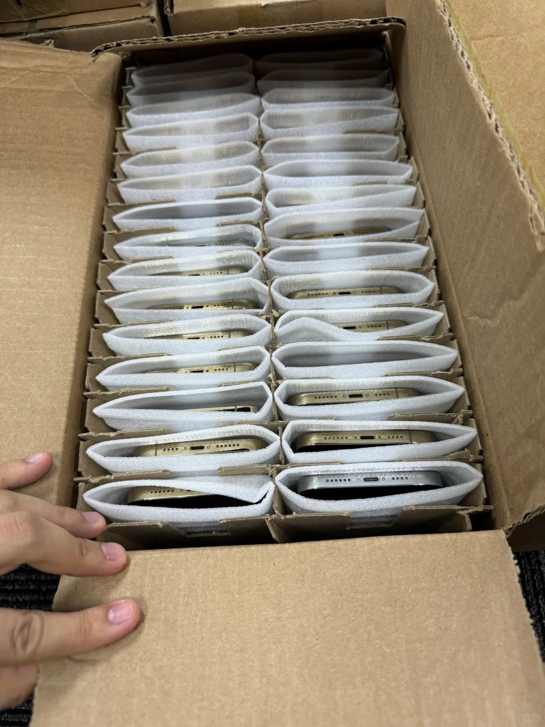 Refurbished iPhone quality checks, documented repairs, and supplier records