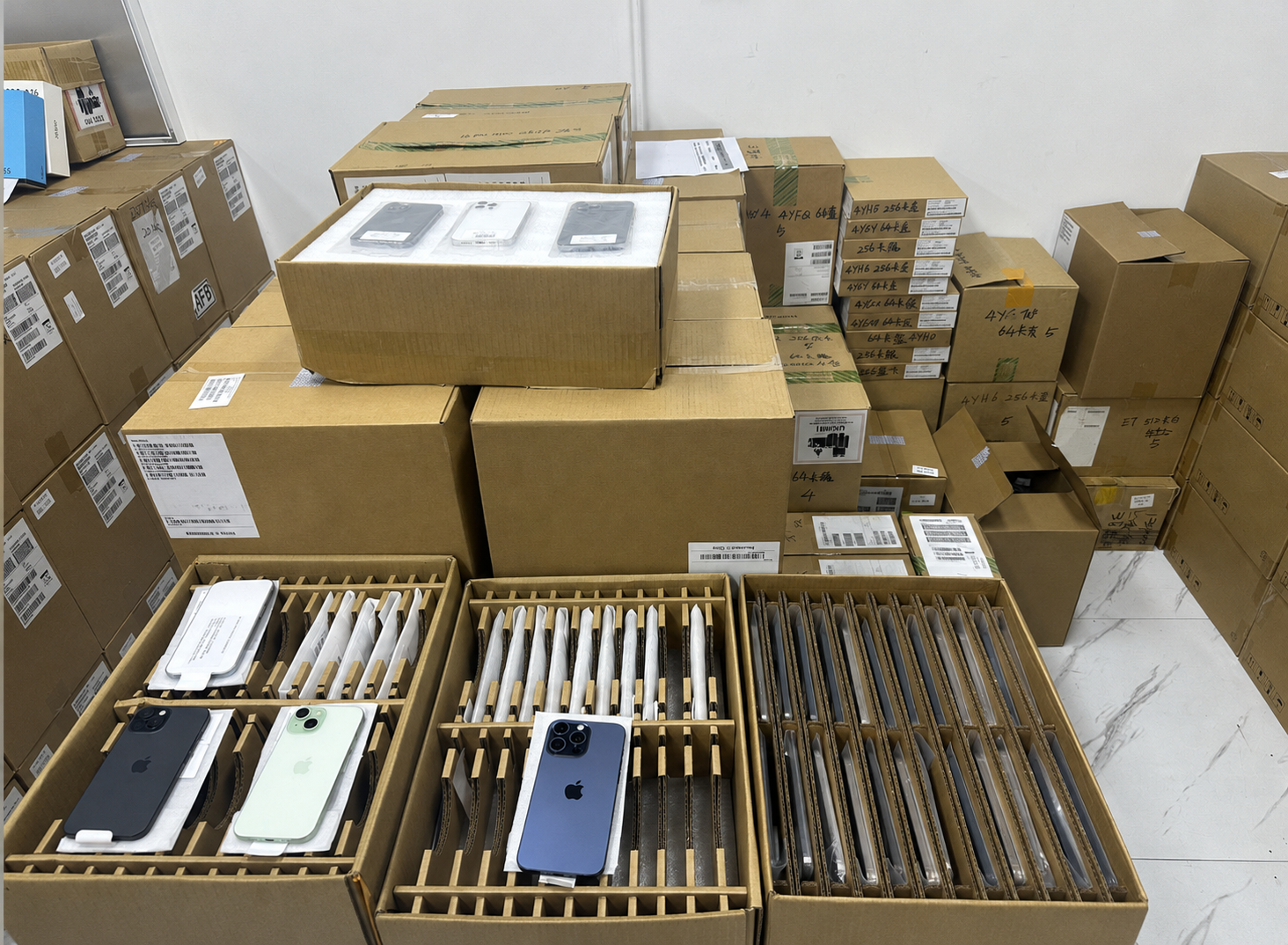 B2B buyer reviewing an iPhone wholesale quotation and regional product requirements